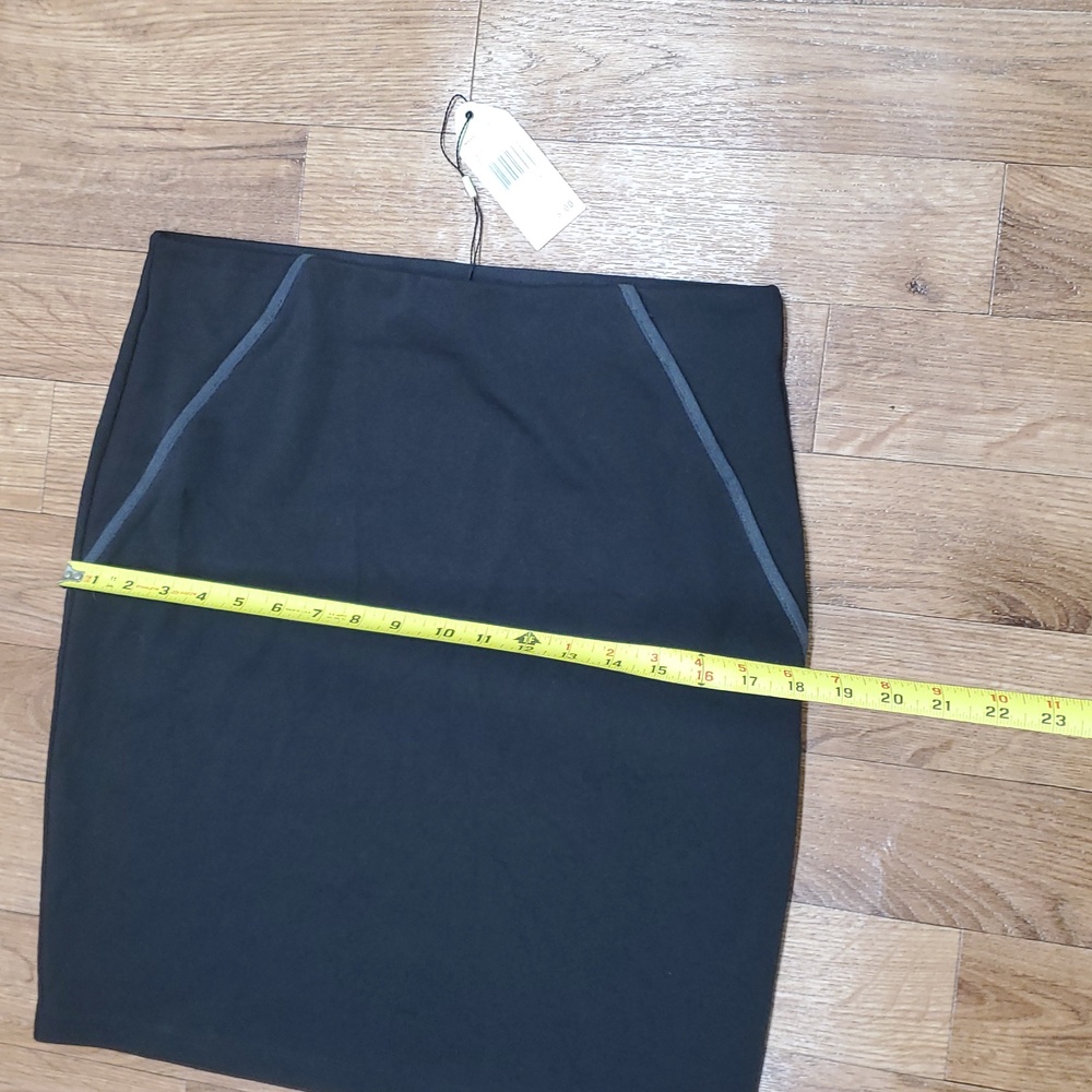 Sophie Max Black Skirt with Gray Details - Picture 3 of 7